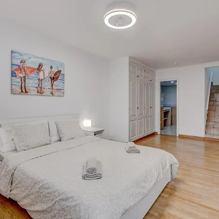 Apartment Amplio Duplex En Cristianos By Altamarhomes *